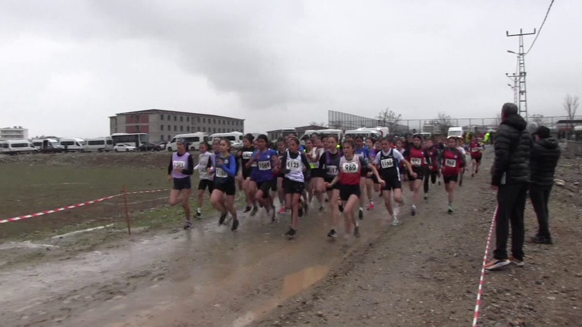 SİİRT TE BÖLGESEL KROS LİGİNİN FİNALİ YAPILDI