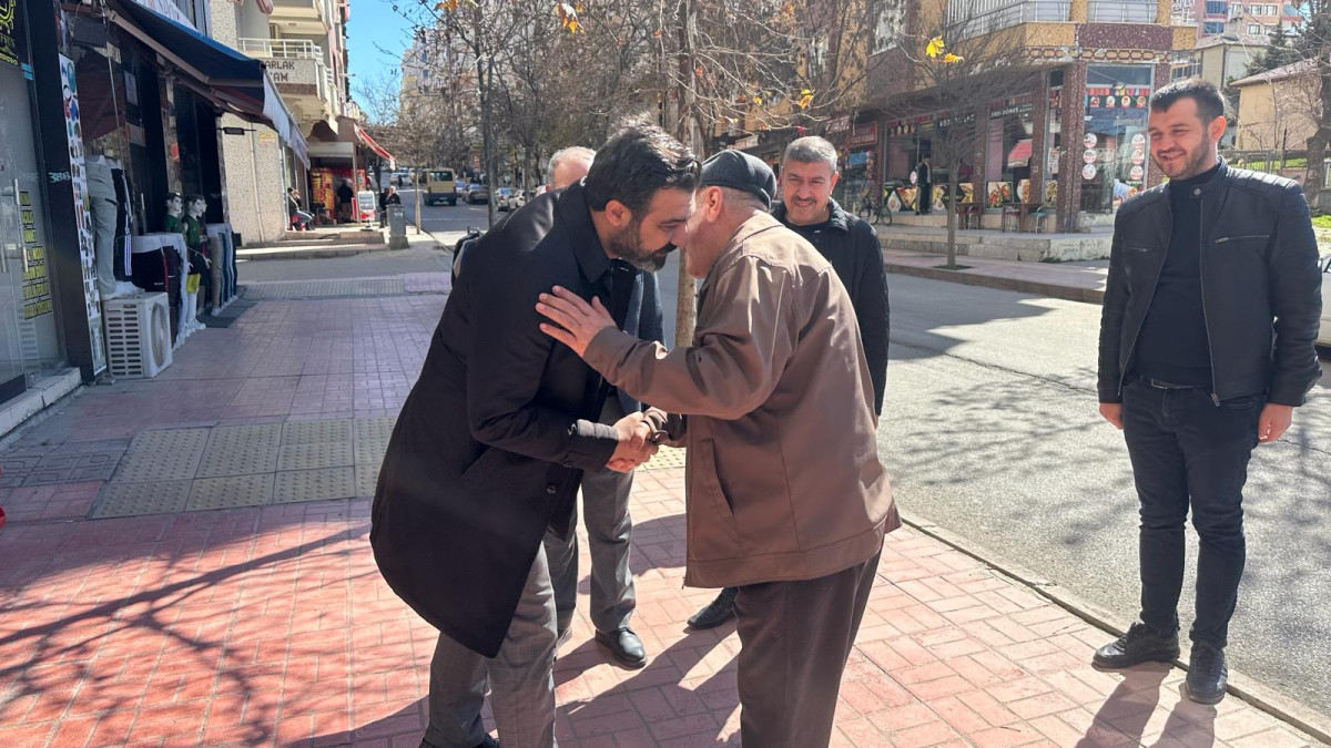 Siirt Belediye Başkan Adayı Ekrem Olğaç: Projelerimizle AK Parti Siirt Belediye Başkan Adayı Ekrem Olğaç, seçim çalışmaları kapsamında kentte esnaf ve vatandaşları ziyaret etmeye devam ediyor.