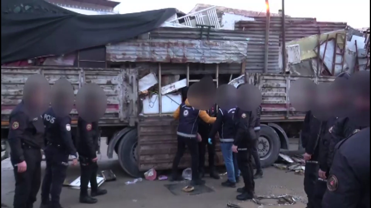 Batman’da TIR’da 49 kaçak göçmen yakalandı