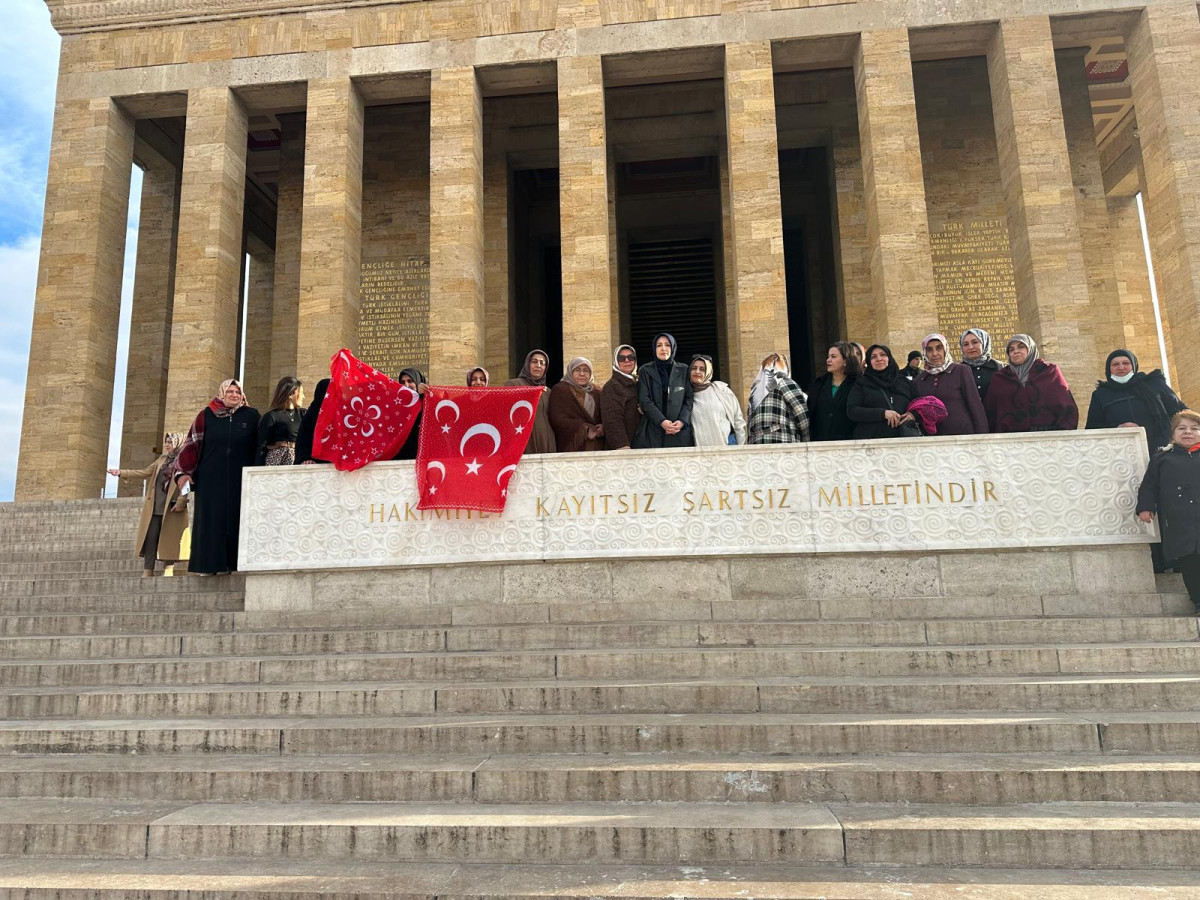 Siirt AK Parti Kadın Kolları, Anıtkabir’i Ziyaret Etti
