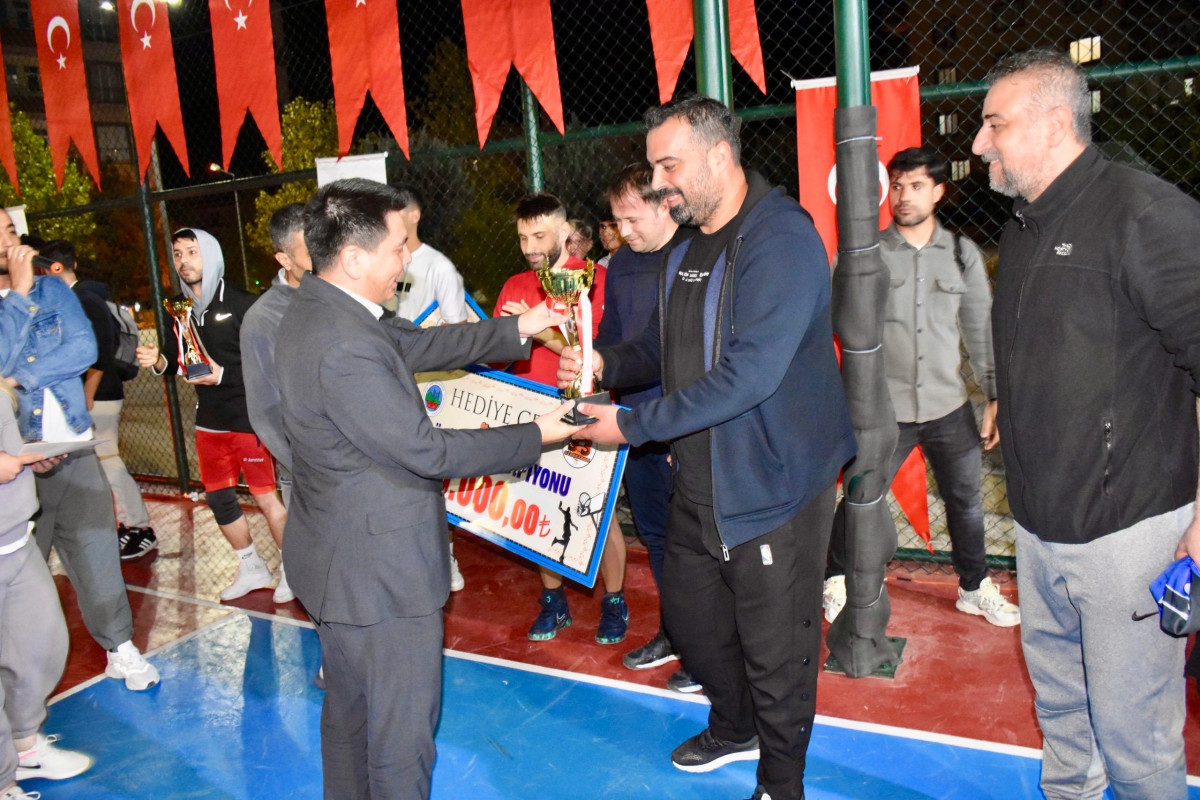 SİİRT BELEDİYESİ’NİN DÜZENLEDİĞİ 3X3 SOKAK BASKETBOLU SONA ERDİ