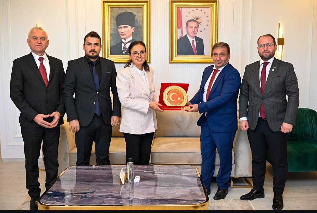 Hemşerimiz Şehit gazi sendikası konfederasyon eğitim kolu Genel Başkanı Mehmet Şehitoğlu Yalova valisi  Hülya Kaya ile Yalova üniversitesi rektörü Profesör doktor Mehmet bahçe kapılı ziyarette bulundu