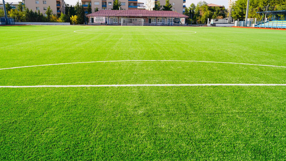 2 Nolu Sentetik Çim Sahası  bakım ve yenileme çalışmaları tamamlandı