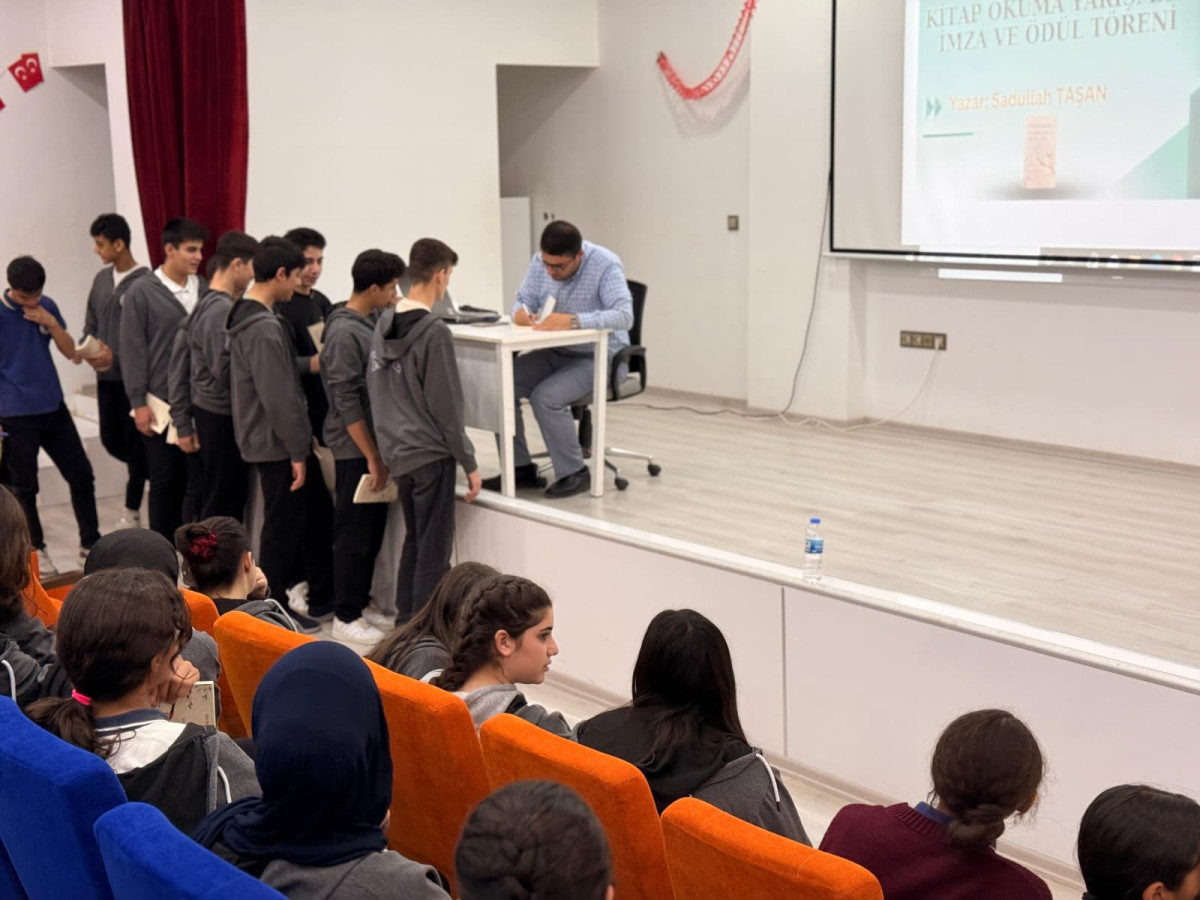 Kurtalan Fen Lisesi’nde Kitap Okuma Yarışması ve İmza Günü