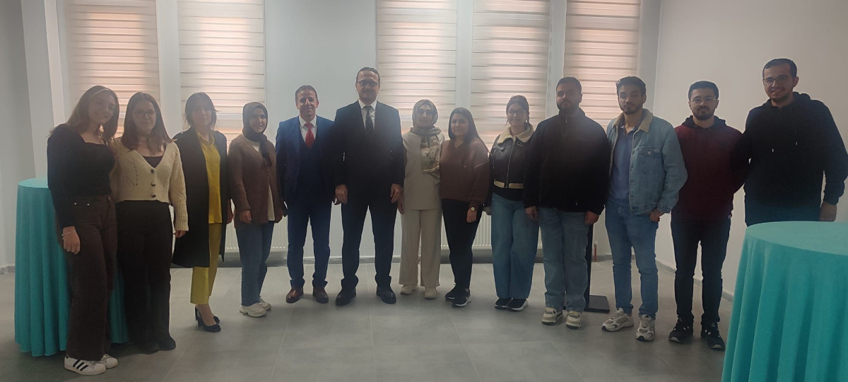  Ağız ve Diş Sağlığı Merkezinde göreve yeni başlayan diş hekimlerine yönelik kapsamlı İş Sağlığı ve Güvenliği Eğitimi gerçekleştirildi. 