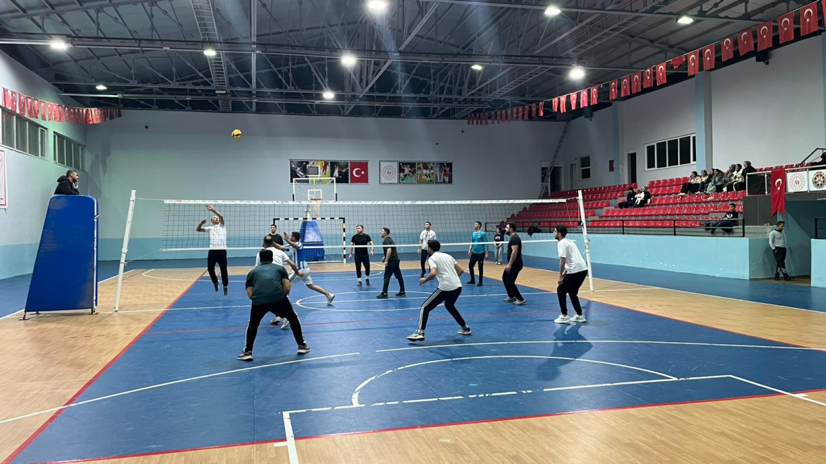 Kurtalan'da Kurumlar Arası Voleybol Heyecanı Başladı