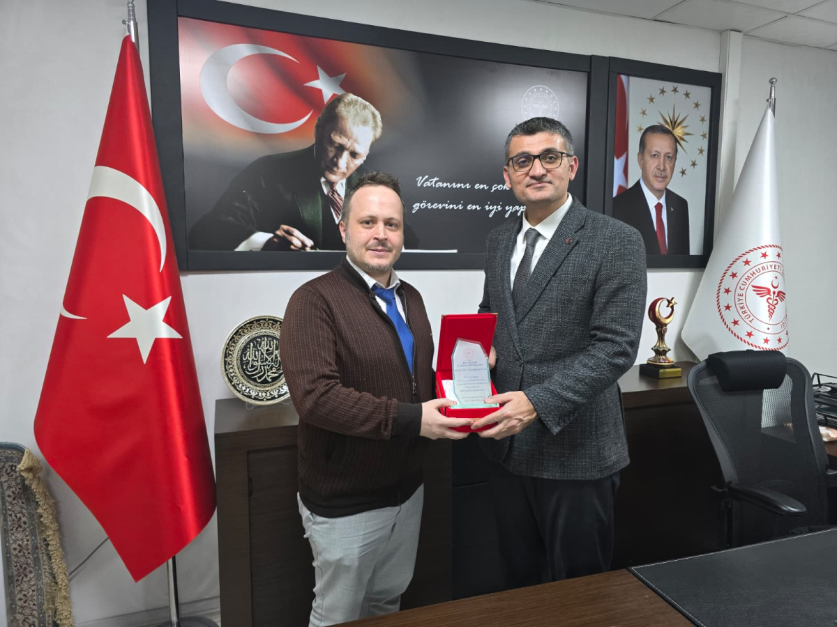 Dr. Öğr. Üyesi Çağdaş Kaynak’a plaket