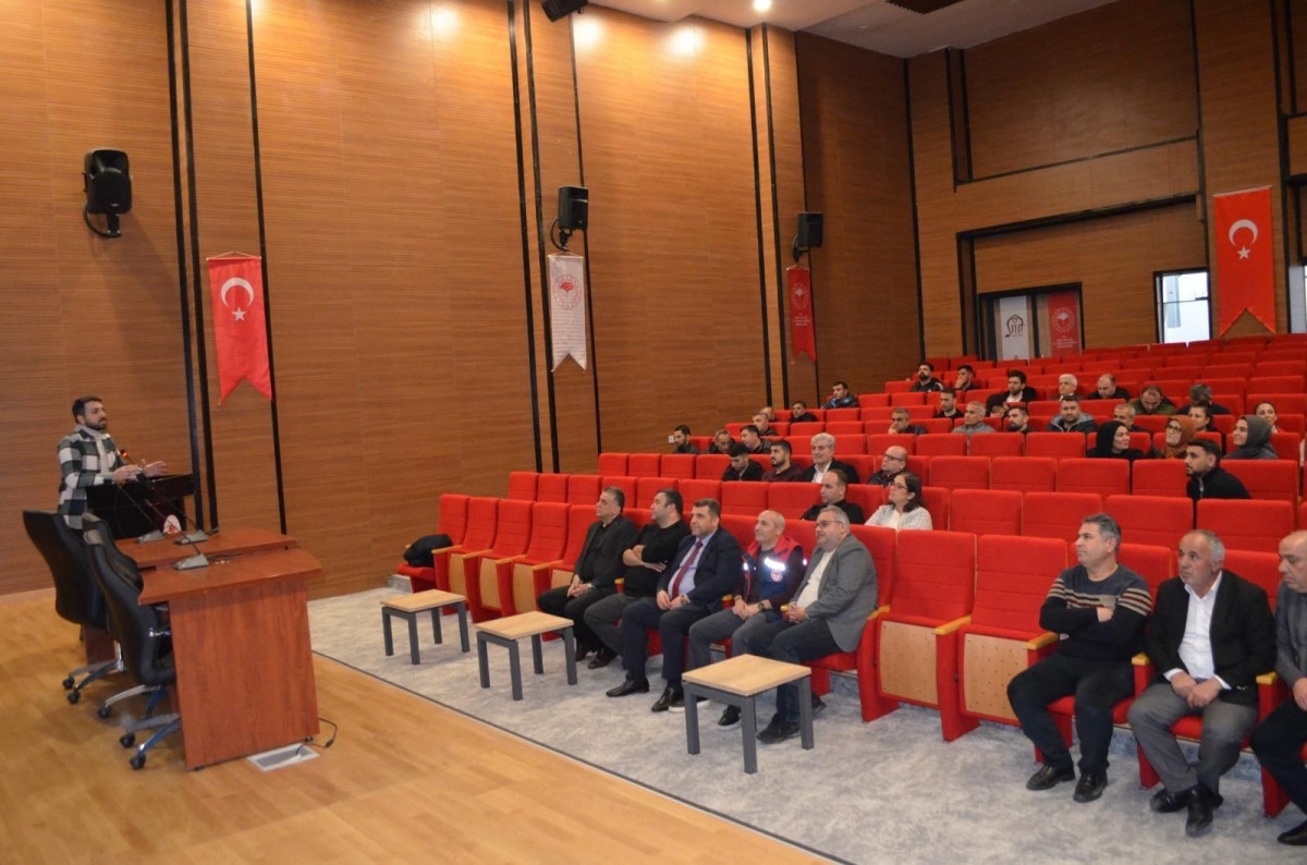 Siirt İl Tarım ve Orman Müdürlüğü bünyesindeki personellere Ramazan Ayı Sağlıklı Beslenme Önerileri konulu eğitim programı düzenlendi.