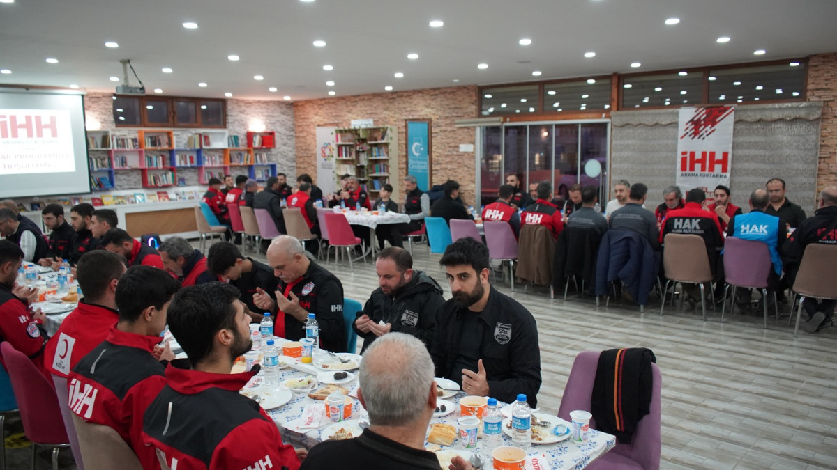 Siirt’te Arama Kurtarma Ekipleri İftarda Buluştu