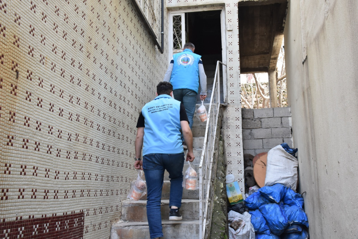 Siirt Belediyesi, Ramazan ayı kapsamında dar gelirli ailelere yönelik sıcak yemek desteği sağlıyor.