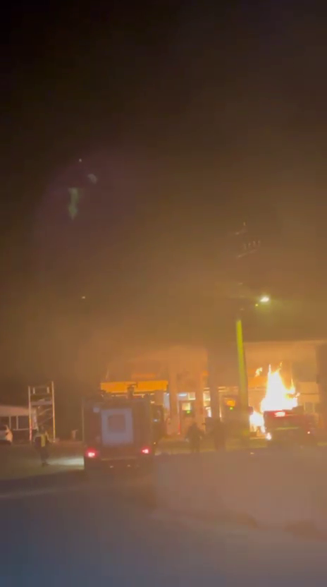 Benzin İstasyonunda Patlamadan Sonra Alev Alan istasyon İtfaiyenin Zamanında Müdahalesi İle Faciadan Dönüldü