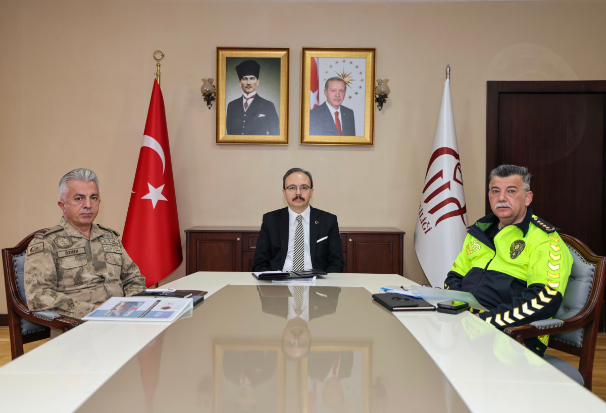 RAMAZAN BAYRAMI GÜVENLİK TEDBİRLERİ TOPLANTISI, İÇİŞLERİ BAKANI BAŞKANLIĞINDA GERÇEKLEŞTİRİLDİ