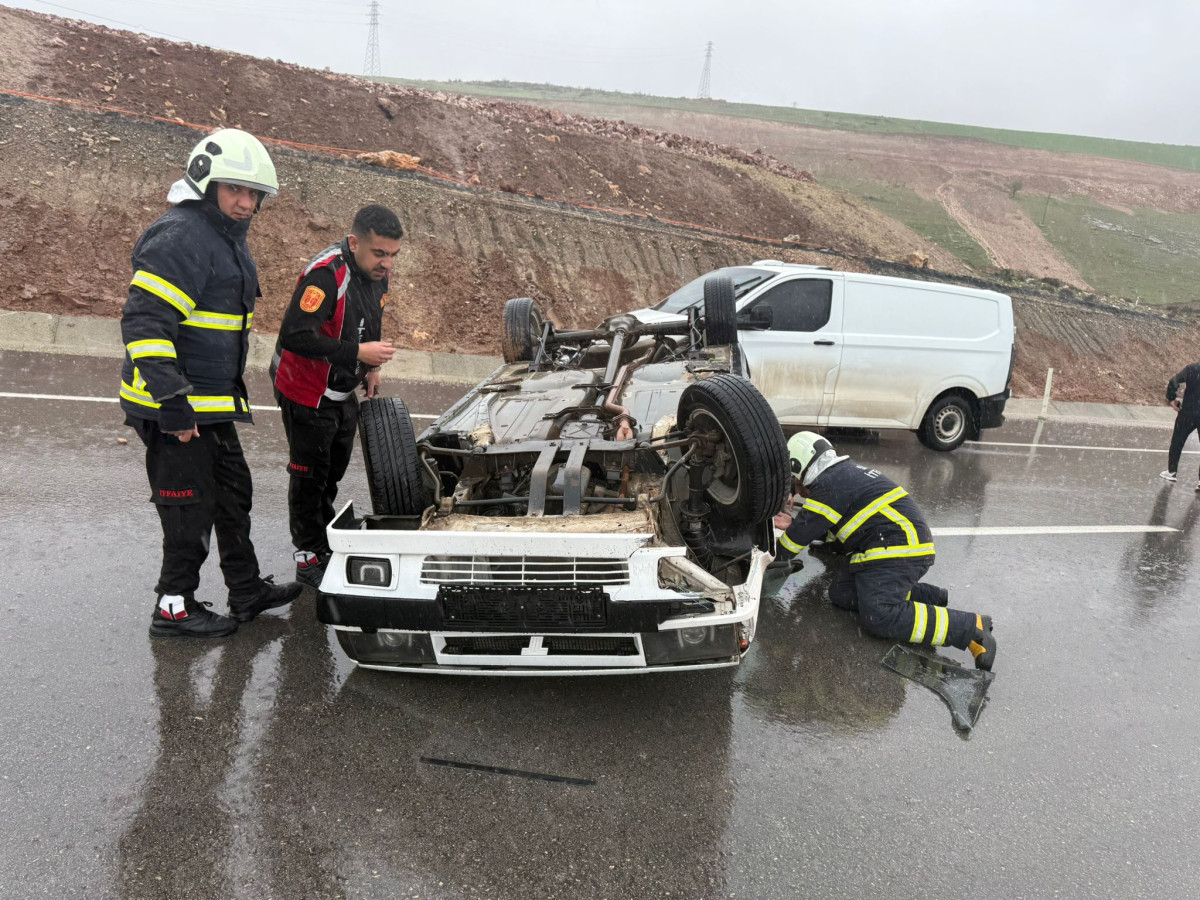Siirt’te Başur mevkiinde etkili olan yağış nedeniyle meydana gelen trafik kazasında 2 kişi yaralandı.