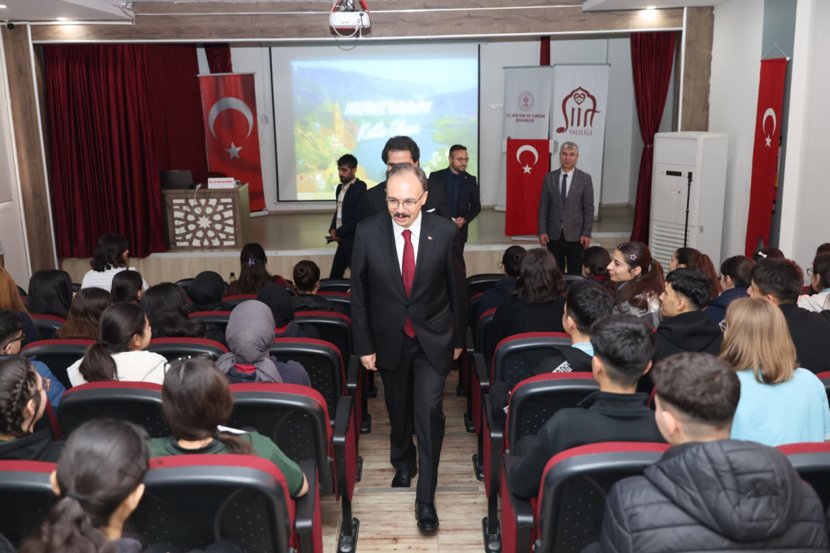 SİİRT’TE “NEVRUZ” KONULU KONFERANS DÜZENLENDİ