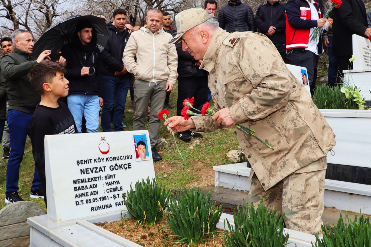 SİİRT- EKMEKÇİLER KÖYÜ’NDEKİ ŞEHİTLER DUALARLA ANILDI
