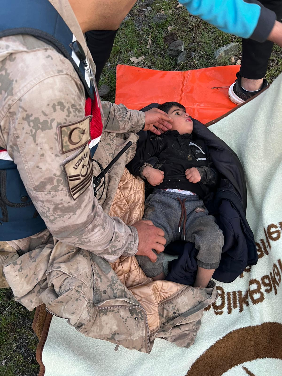 BAYKAN OBALI KÖYÜNDE KAYBOLAN 3 YAŞINDAKİ EMİN GÖKTEKİN EKİPLER TARAFINDAN BULUNDU