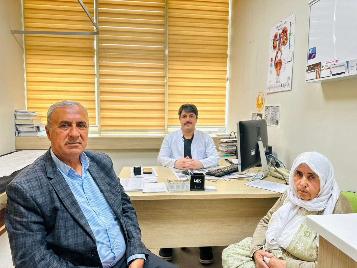 SİİRT EĞİTİM VE ARAŞTIRMA HASTANESİ'NDE İLERİ CERRAHİ TEKNİKLE BÖBREK TÜMÖRÜ BAŞARIYLA ÇIKARILDI