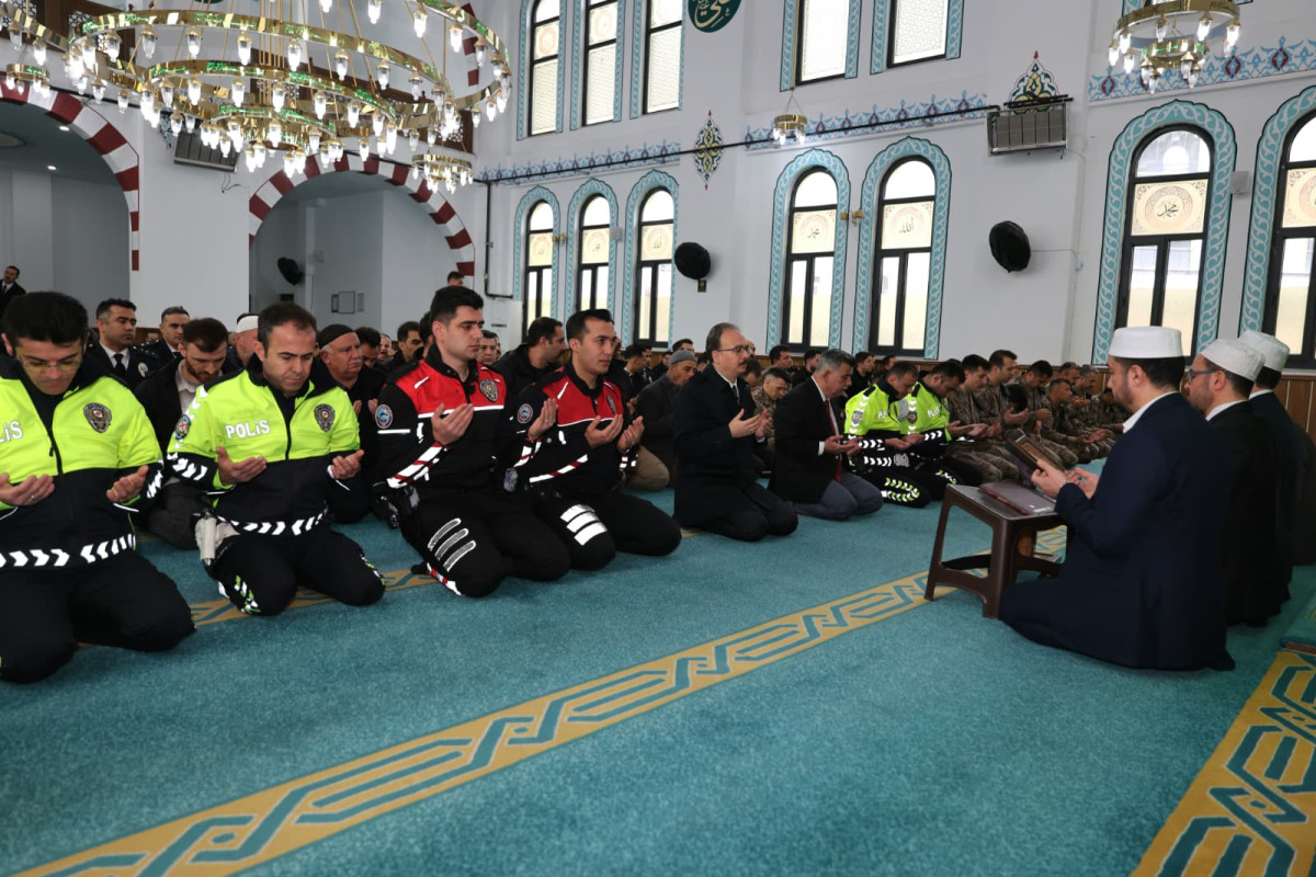 SİİRT’TE POLİS HAFTASI PROGRAMI KAPSAMINDA ŞEHİTLER İÇİN MEVLİD-İ ŞERİF VE DUA PROGRAMI DÜZENLENDİ