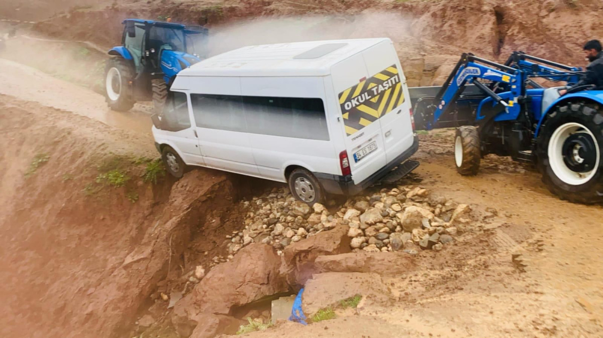 Şiddetli Yağış Siirt’te Etkili Oldu: Ekipler Seferber Edildi