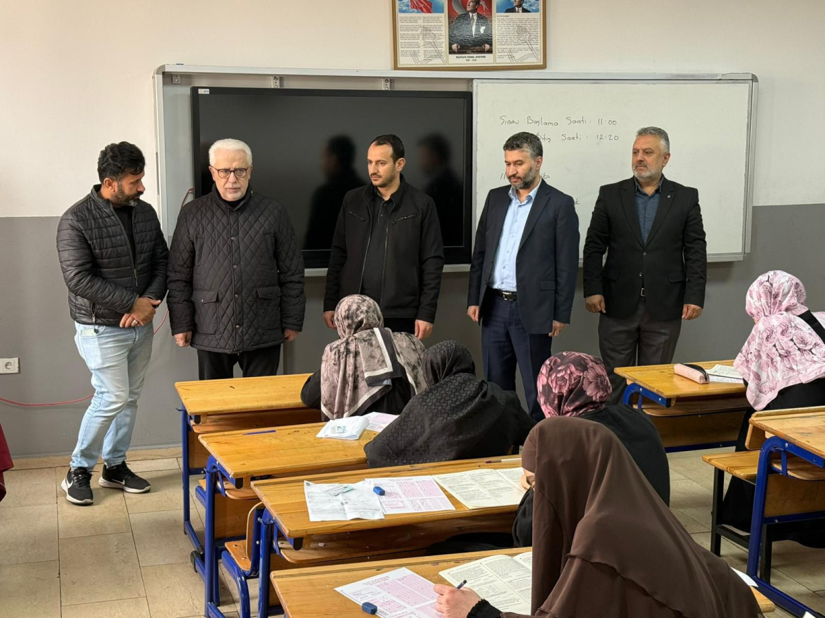 Gençler Umre Yolunda Bilgiyle Yarıştı