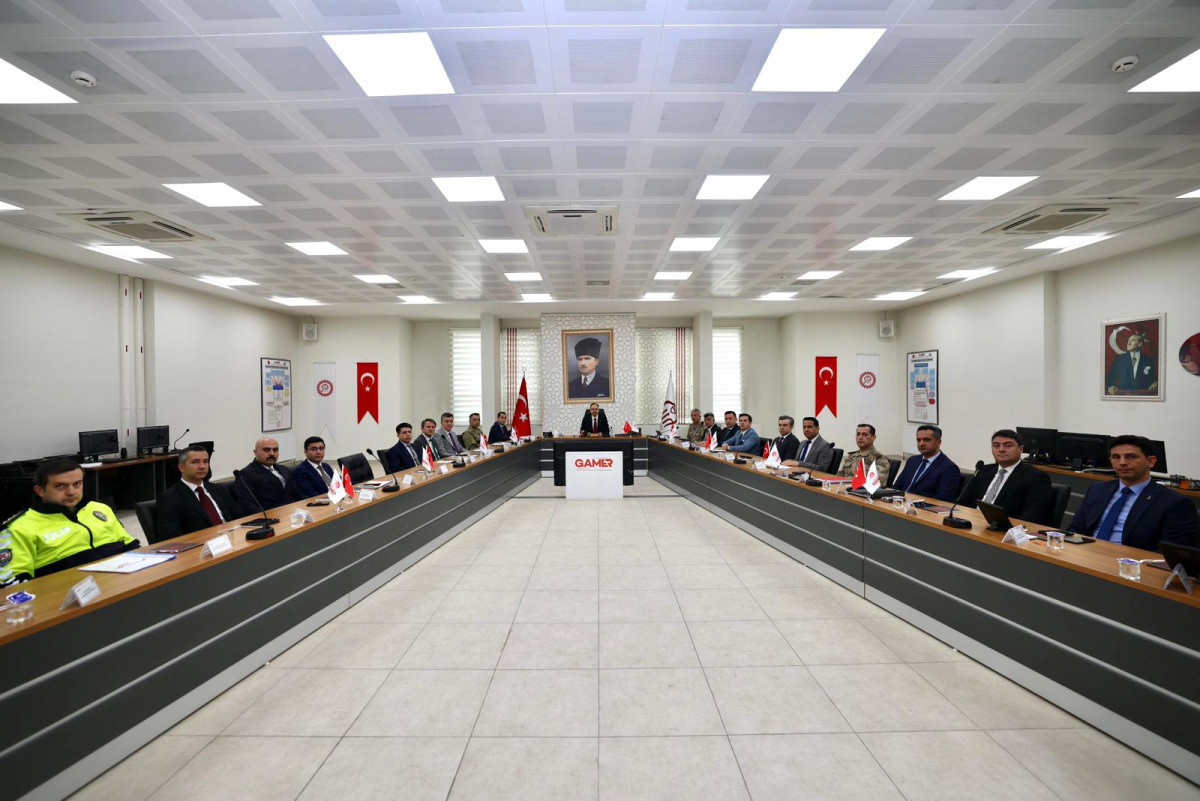 SİİRT’TE İL GÜVENLİK VE ASAYİŞ KOORDİNASYON TOPLANTISI VALİ KIZILKAYA BAŞKANLIĞINDA GERÇEKLEŞTİRİLDİ
