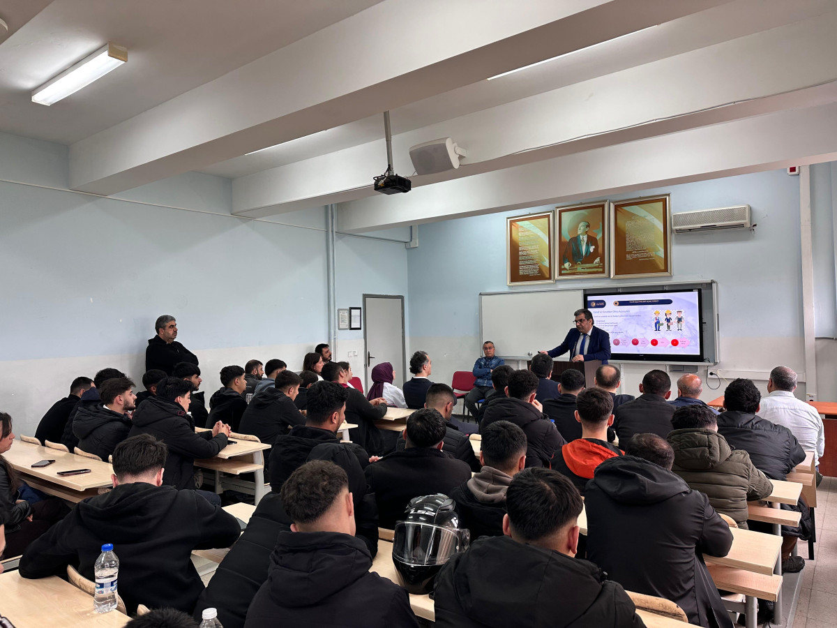 MESLEKİ EĞİTİM ÖĞRENCİLERİNE KOSGEB DESTEKLERİ, GİRİŞİMCİLİK VE İŞ KURMA SÜREÇLERİ ANLATILDI