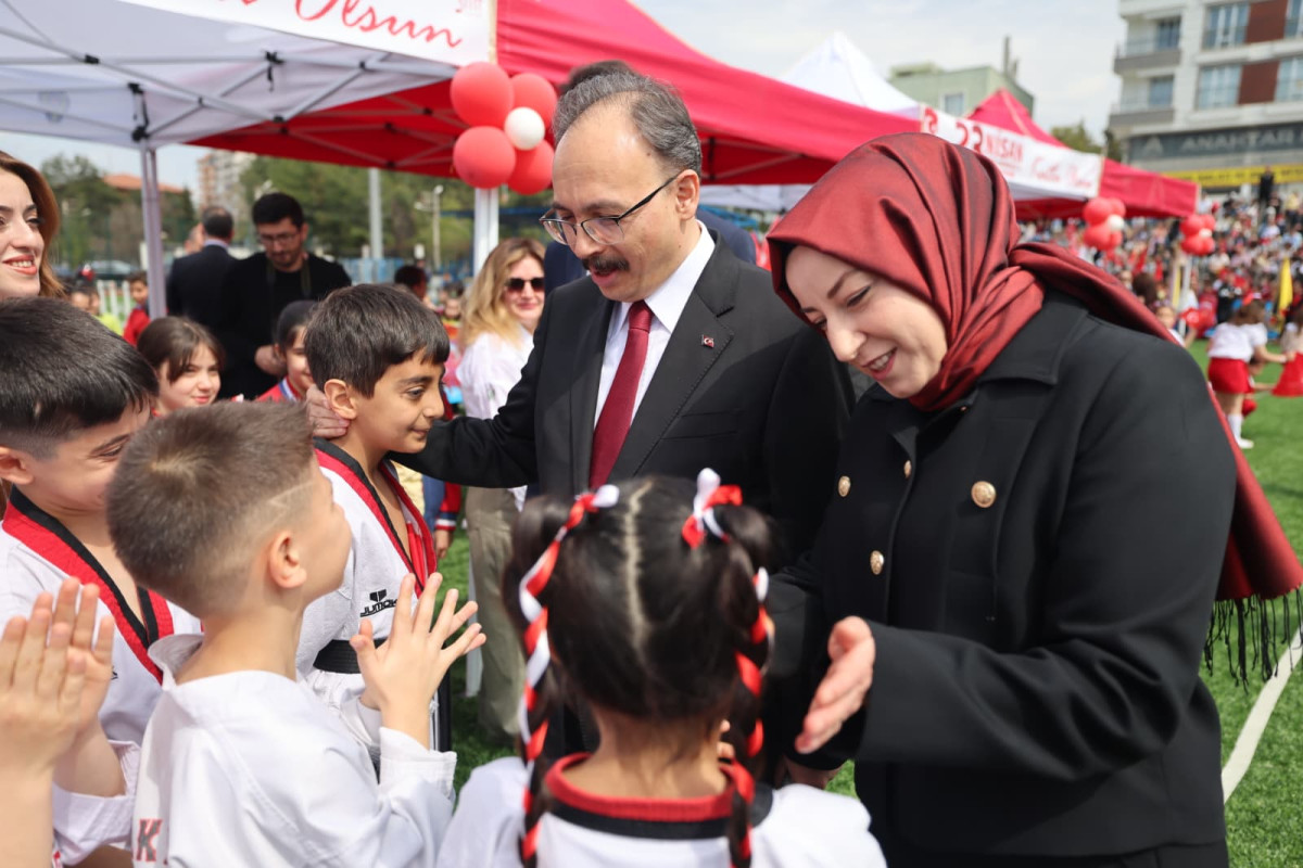 SİİRT’TE ÇOCUKLAR BAYRAMLARINI ÇOŞKUYLA KUTLADI