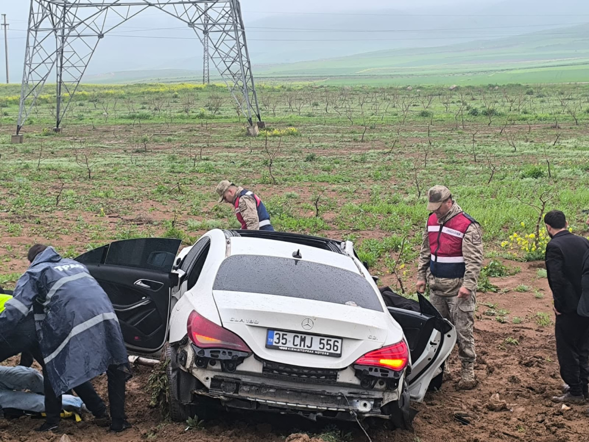 KURTALAN BATMAN KARAYOLUNDA MEYDANA GELEN TRAFİK KAZASINDA İKİ  ÖLÜ 3 YARALI 