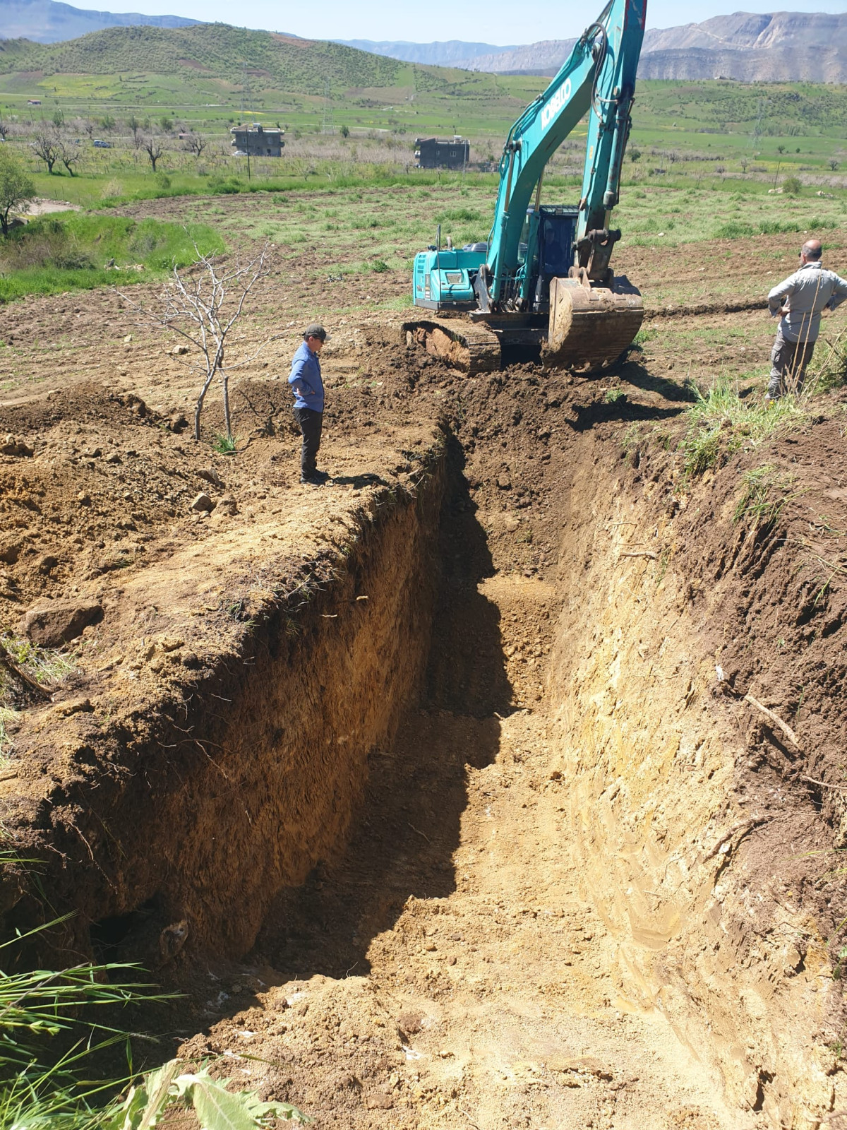 AFAD ve TÜBİTAK iş birliğiyle, Şirvan, Pervari arasındaki fay hattının geçmiş depremlerine ışık tutacak paleosismolojik çalışmalar başlatıldı
