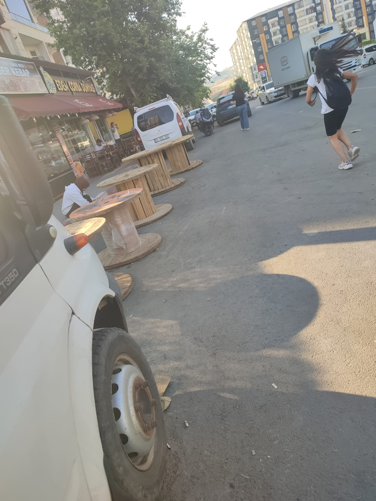GEÇİCİ ÇÖZÜMLER YETERSİZ KALIYOR: SİİRT’TE OTOPARK SORUNU GÜNDEMDE