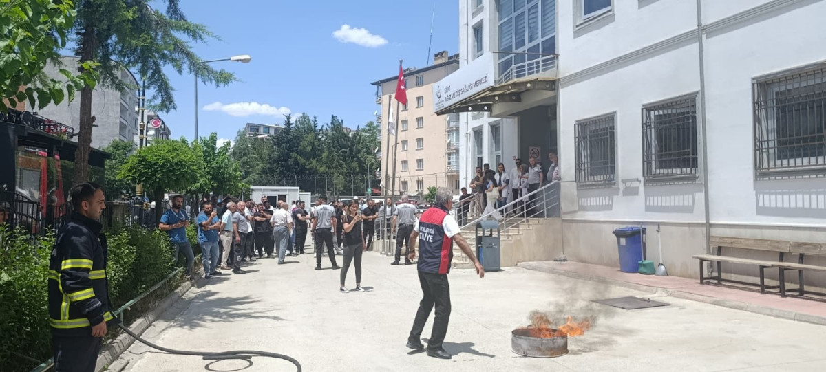 Siirt Ağız ve Diş Sağlığı Merkezi'nde Yangın Tatbikatı Düzenlendi