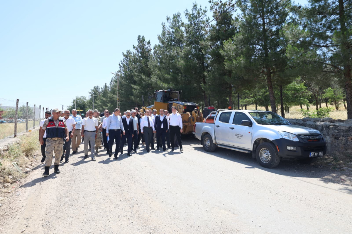 SİİRT'TE KIRSAL ULAŞIM ALTYAPISI GÜÇLENİYOR