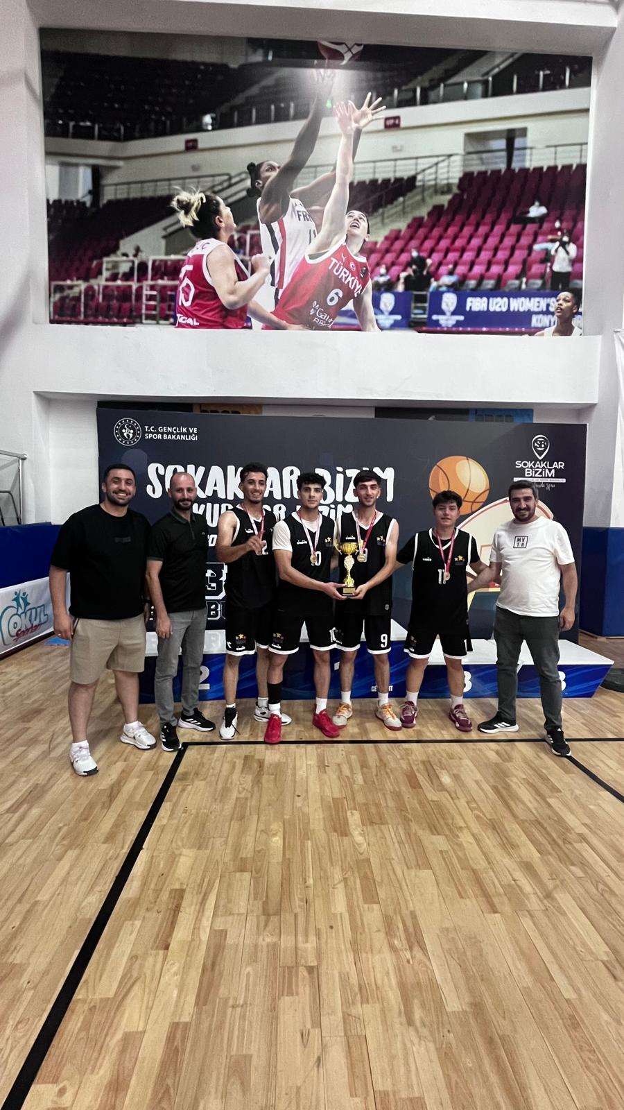 BASKETBOLCU GENÇLERİMİZ BÖLGE ŞAMPİYONU OLDU