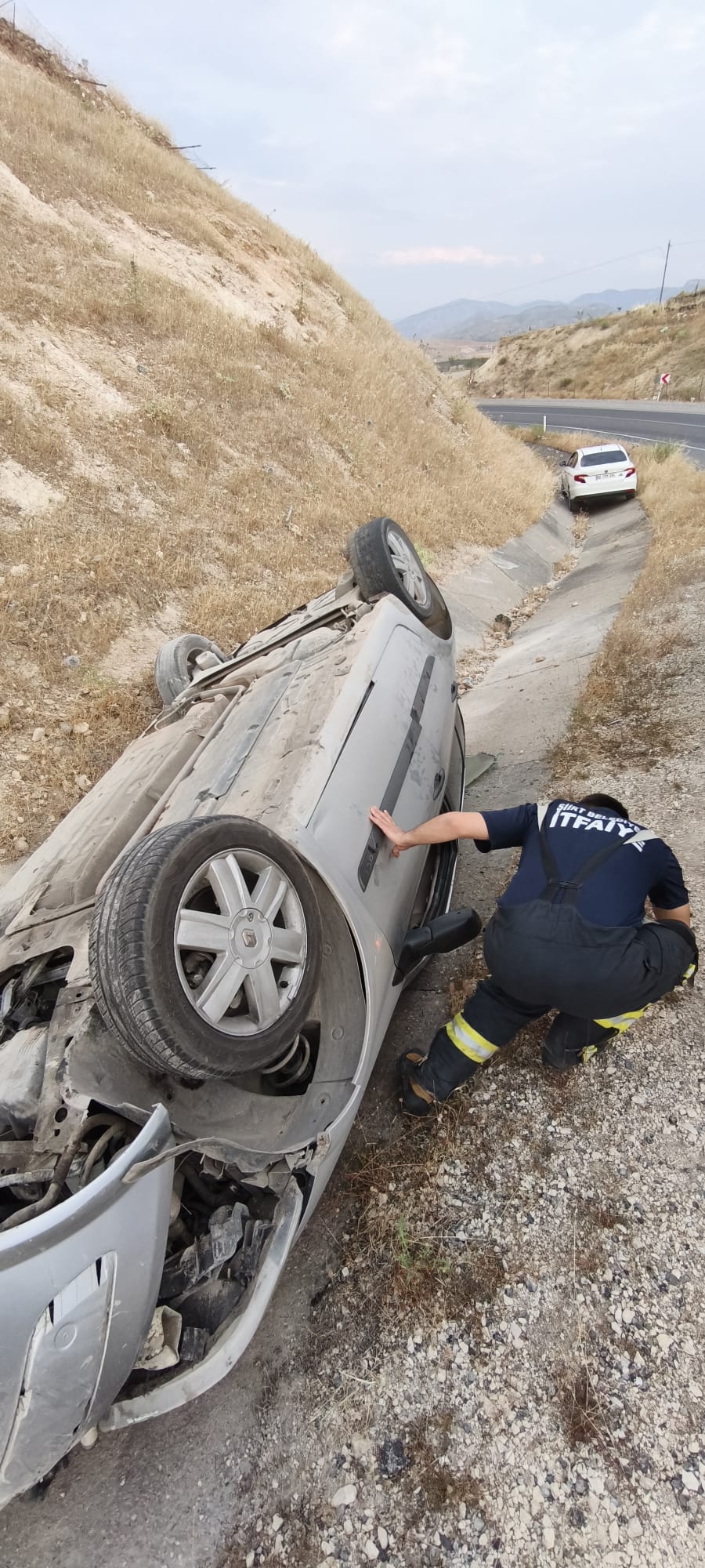 Siirt-Eruh Yolunda meydana gelen Kazada Otomobil Ters Döndü, 3 Yaralıdan 1'inin Durumu Ağır