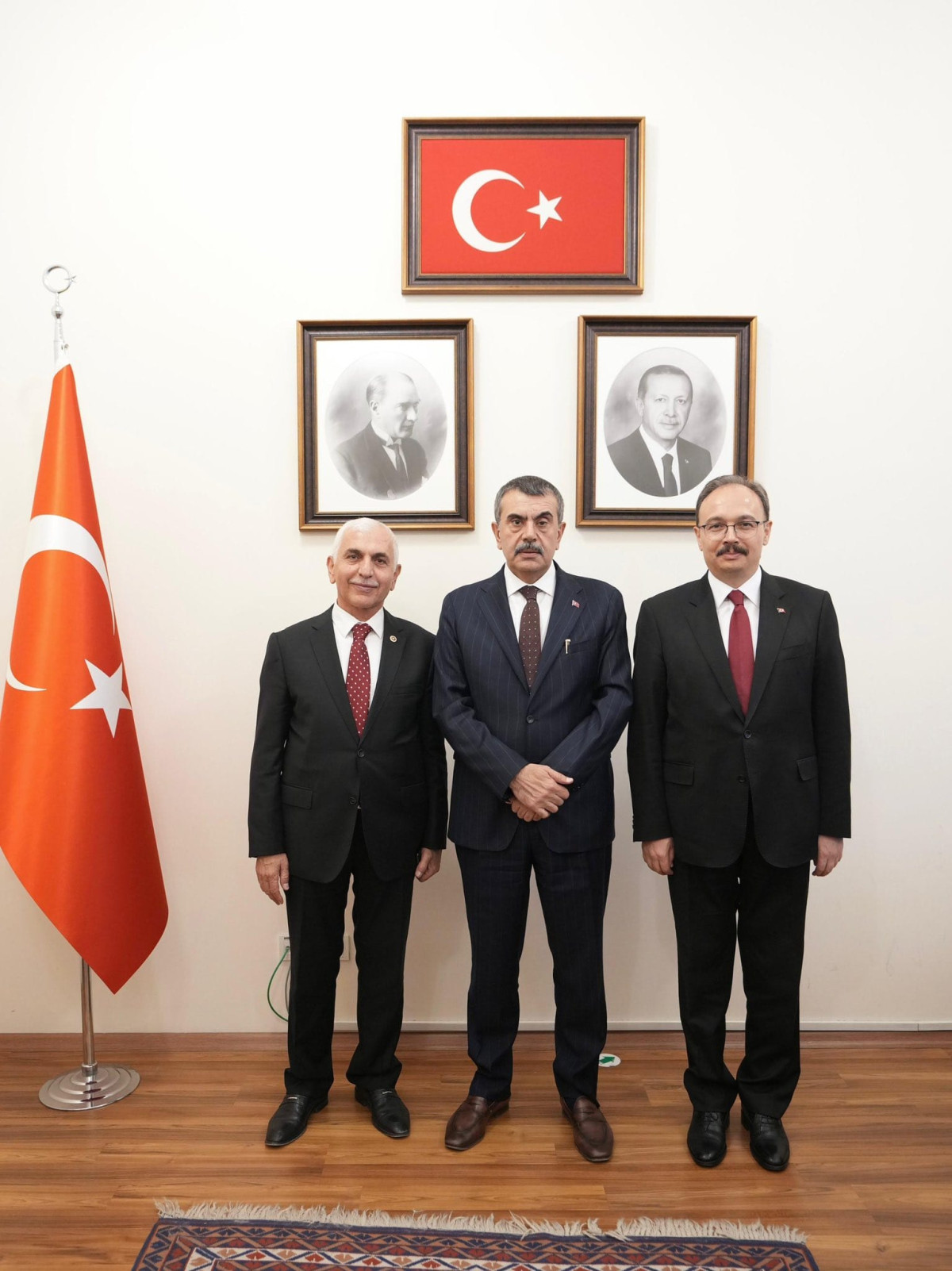 Siirt Valisi Dr. Kemal Kızılkaya ve AK Parti Siirt Milletvekili Mervan Gül, Milli Eğitim Bakanı Yusuf Tekin ile kentin eğitim projelerini ele aldı.