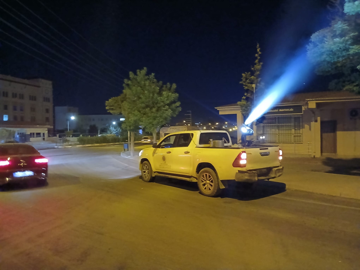 SİİRT BELEDİYESİ TEMİZLİK VE İLAÇLAMA ÇALIŞMALARINI GECE GÜNDÜZ SÜRDÜRÜYOR…!