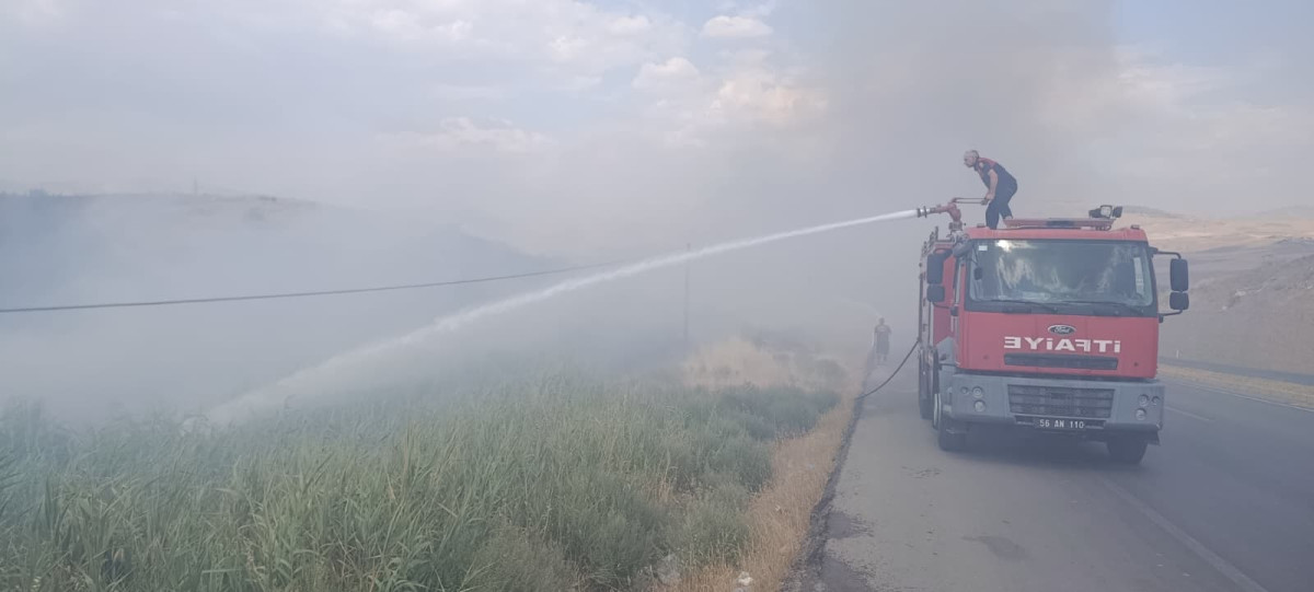 Siirt Üniversitesi Kezer Yerleşkesi Yakınlarında Anız Yangını: 100 Dönümden Fazla Alan Zarar Gördü