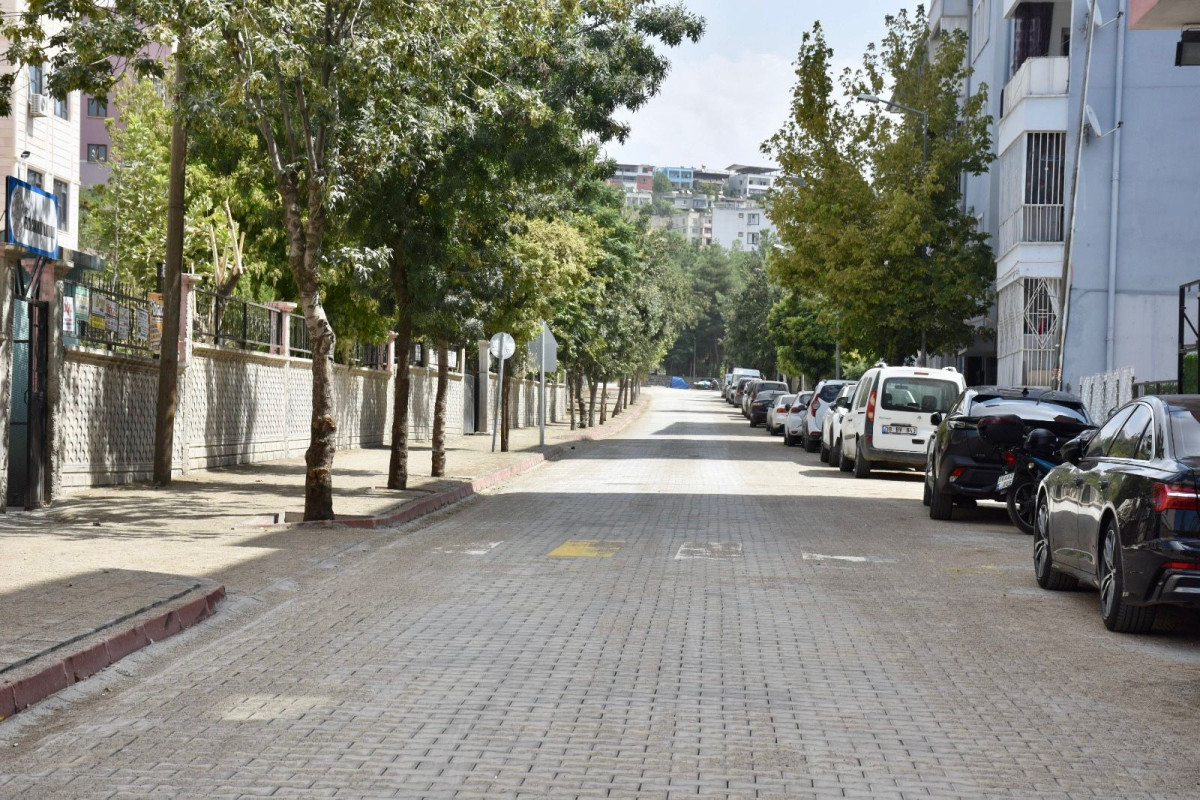 SİİRT’TE KALDIRIM VE PARKE YENİLEME ÇALIŞMALARI SÜRÜYOR....'