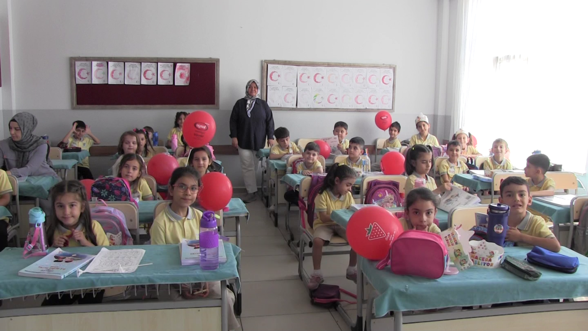 SİİRT TE YENİ EĞİTİM VE ÖĞRETİM YILI BAŞLADI 5 BİN 91 ÖĞRETMEN 92 BİN 300 ÖĞRENCİ DERS BAŞI YAPTI