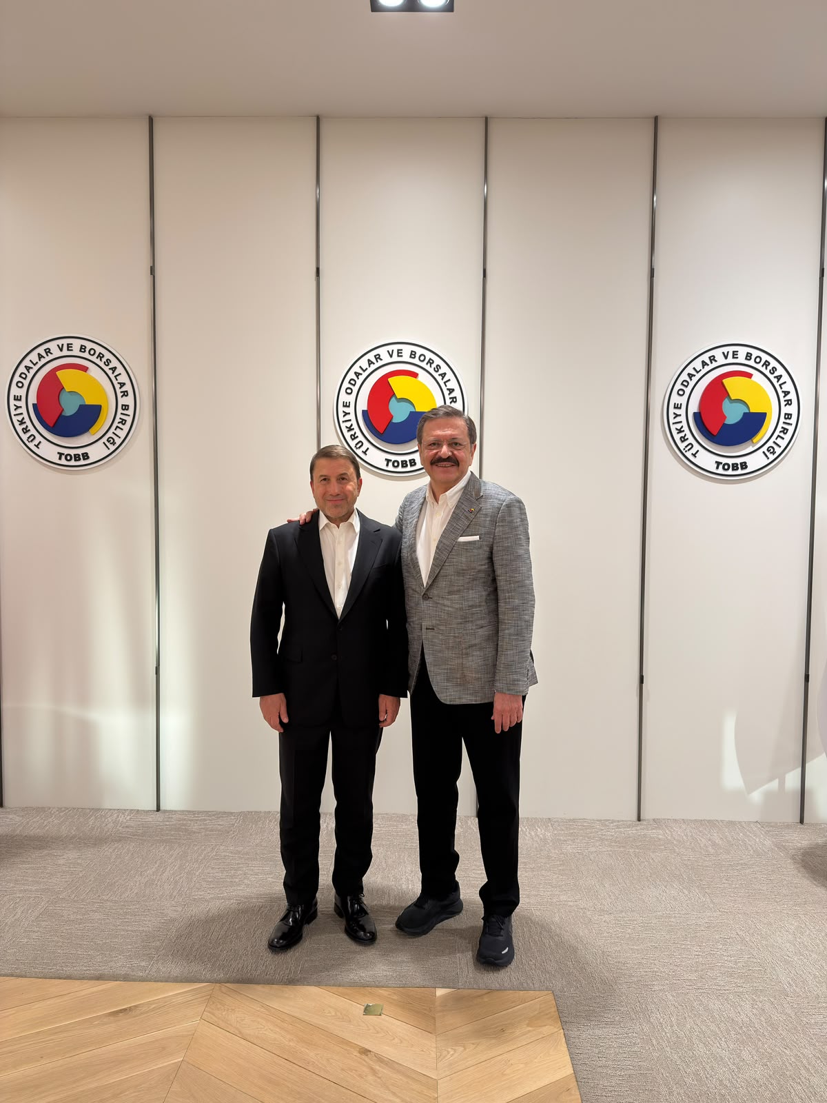 Siirt Ticaret ve Sanayi Odası (STSO) Yönetim Kurulu Başkanı Güven Kuzu, Türkiye Odalar ve Borsalar Birliği (TOBB) Başkanı M. Rifat Hisarcıklıoğlu’nu ziyaret etti.