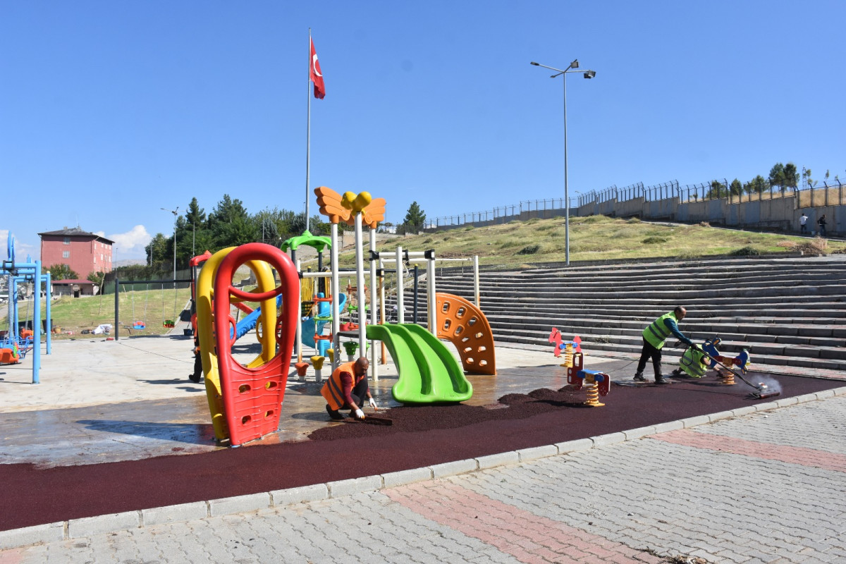 Önemli Olan vatandaş olarak bizler sahip çıkmamız lazım Siirt’te Parklar ve Yeşil Alanlar Daha Güvenli ve Kullanışlı Hale Getiriliyor!