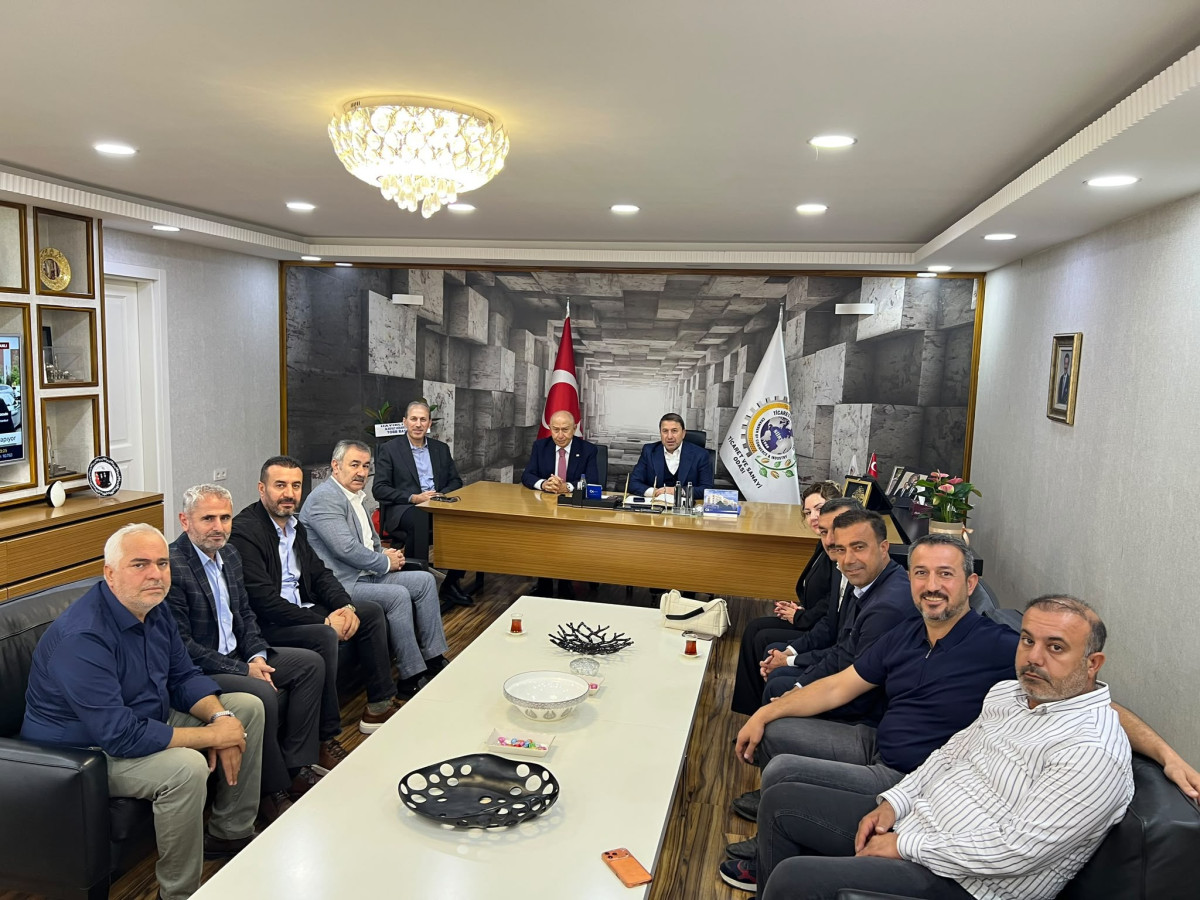 BAŞKAN KUZU, SİİRTLİ MÜTEAHHİTLERİ NİHAT ÖZDEMİR İLE BULUŞTURDU