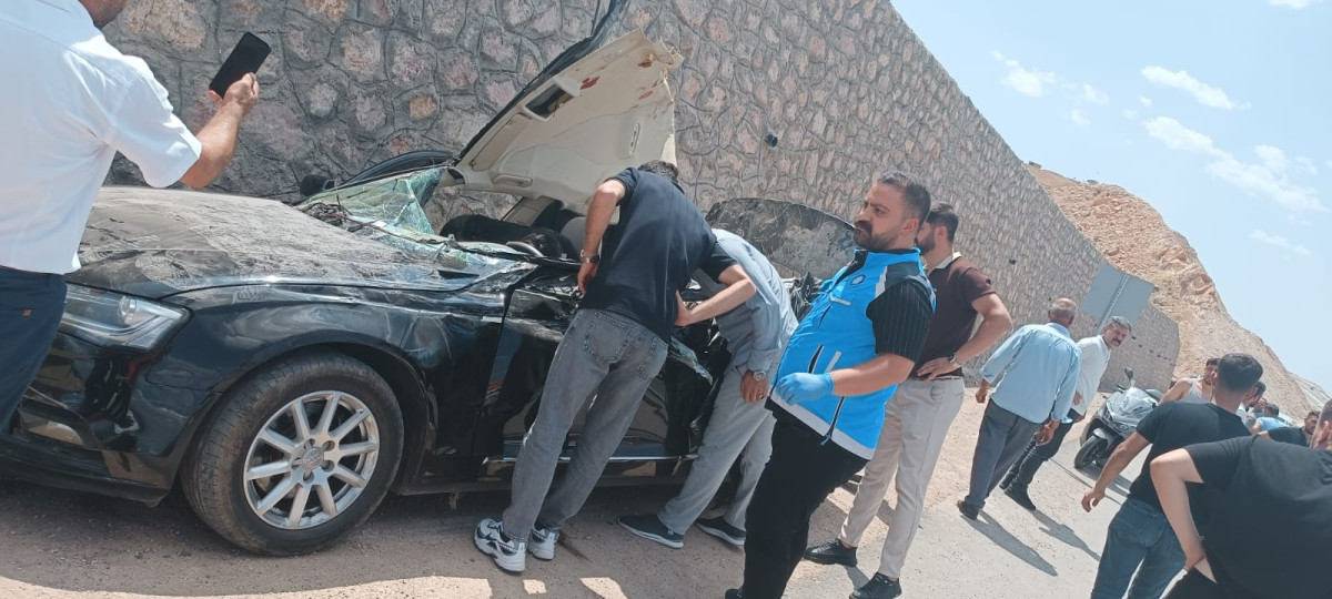 SİİRT TE MEYDANA GELEN TRAFİK KAZASINDA 1 ÖLÜ BİRİ AĞIR OLMAK ÜZERE 4 YARALANDI 