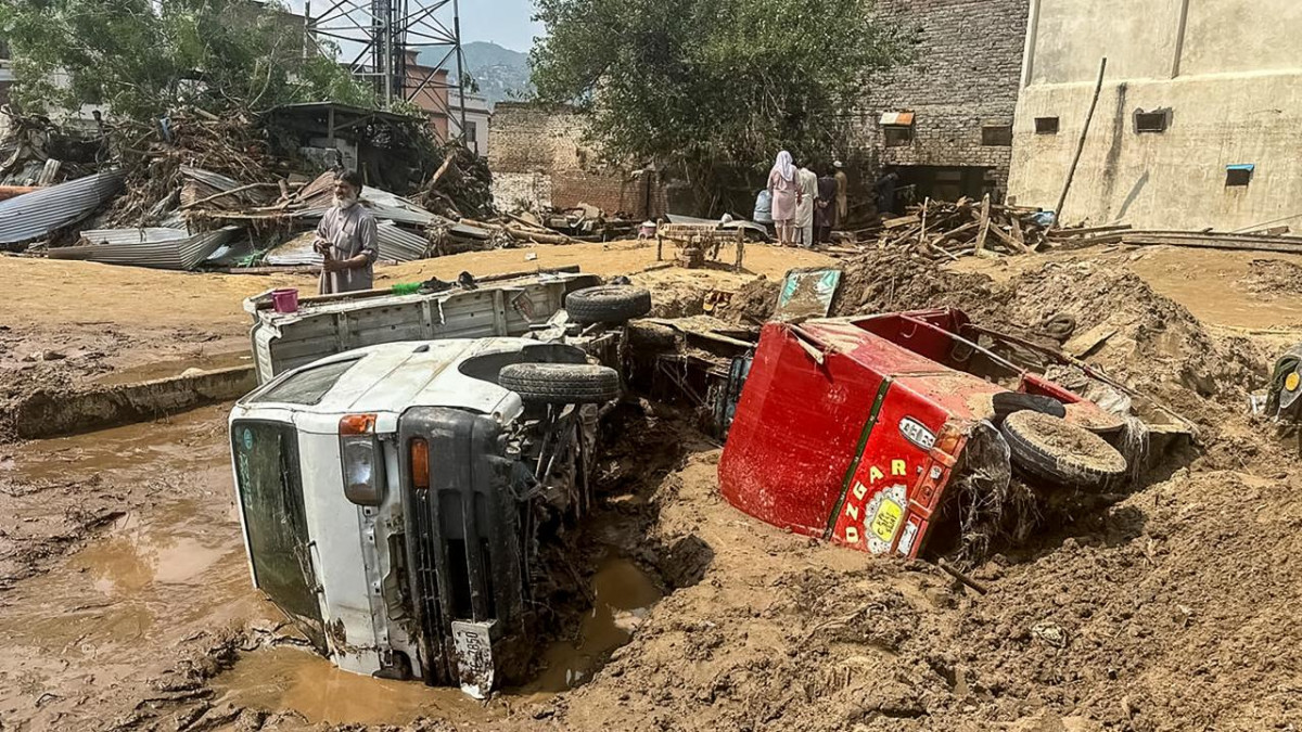 Pakistan'ın kuzeyinde meydana gelen sellerde 351 kişi hayatını kaybetti