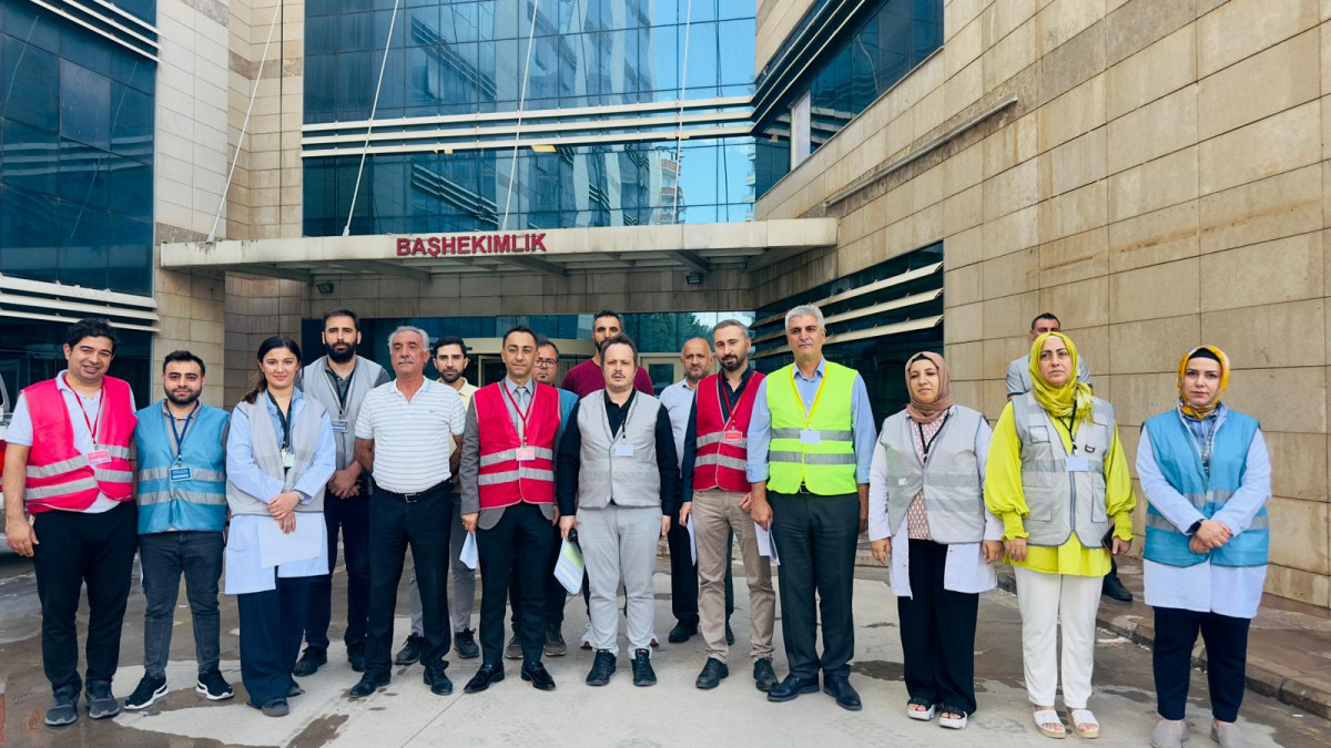 Siirt Eğitim ve Araştırma Hastanesi Deprem ve Yangın Tatbikatı Gerçeğini Aratmadı!