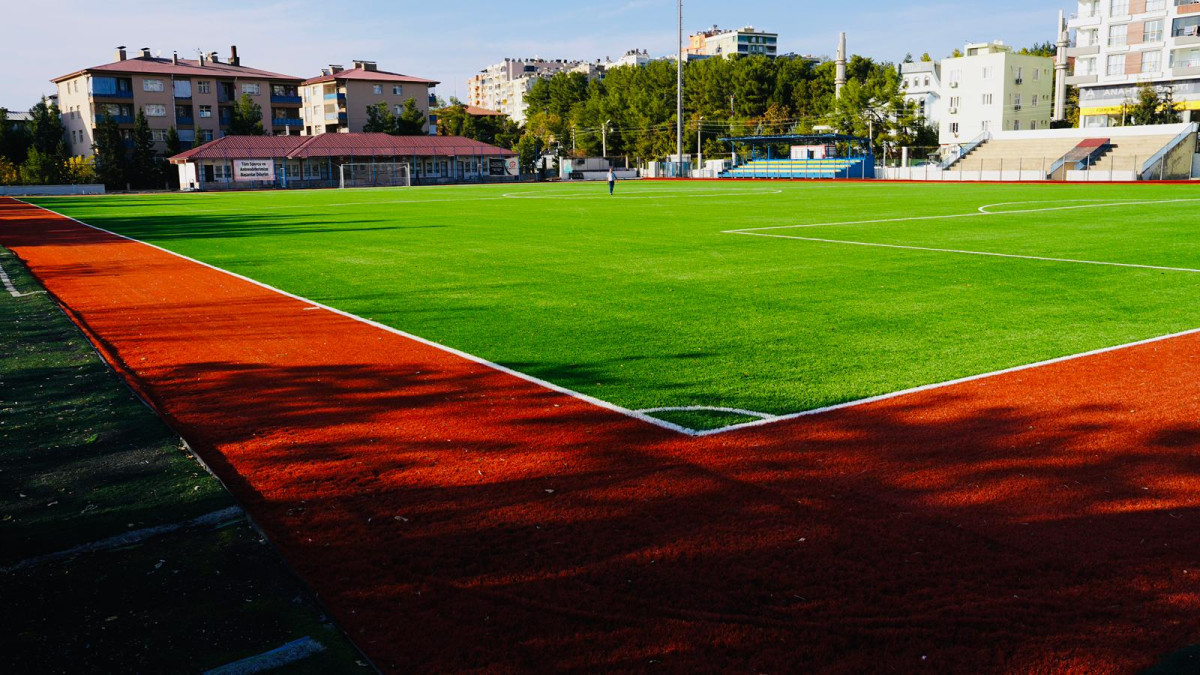 2 Nolu Sentetik Çim Sahası  bakım ve yenileme çalışmaları tamamlandı