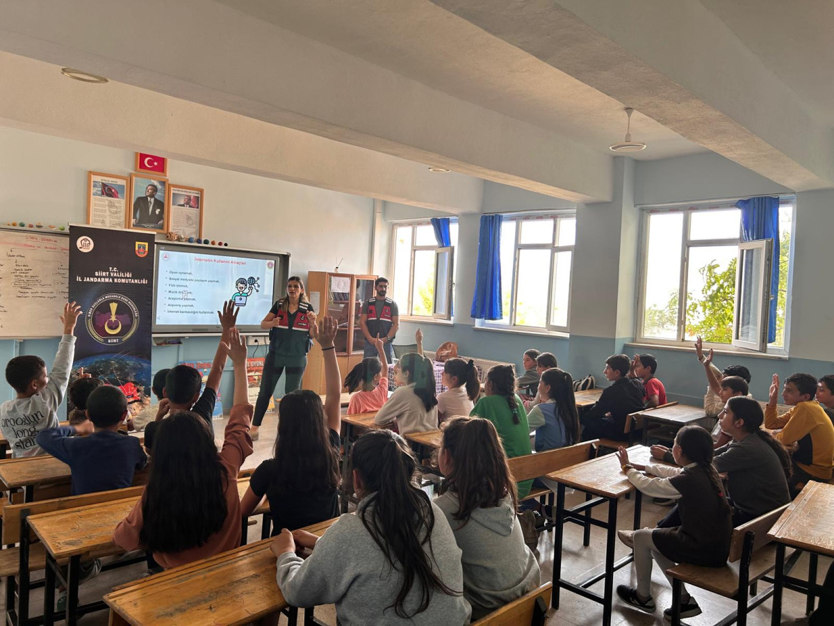 JANDARMADAN SİBER FARKINDALIK VE BİLİNÇLENDİRME ÇALIŞMALARI!