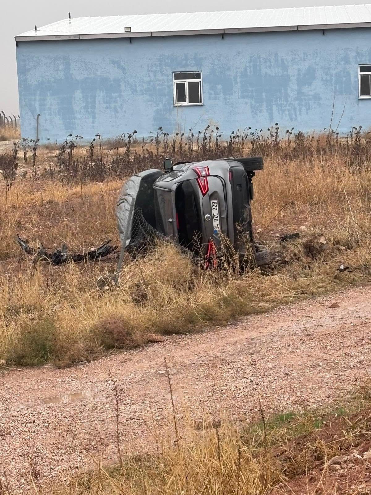 Kurtalan'da devrilen otomobilin sürücüsü yaralandı