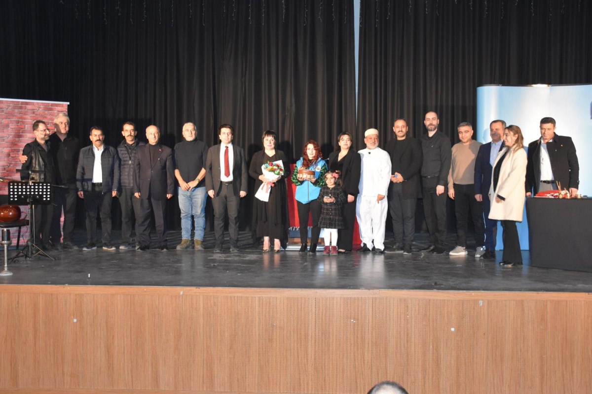 SİİRT’TE “BİZİM AKİF” TİYATRO OYUNU SANATSEVERLERLE BULUŞTU!