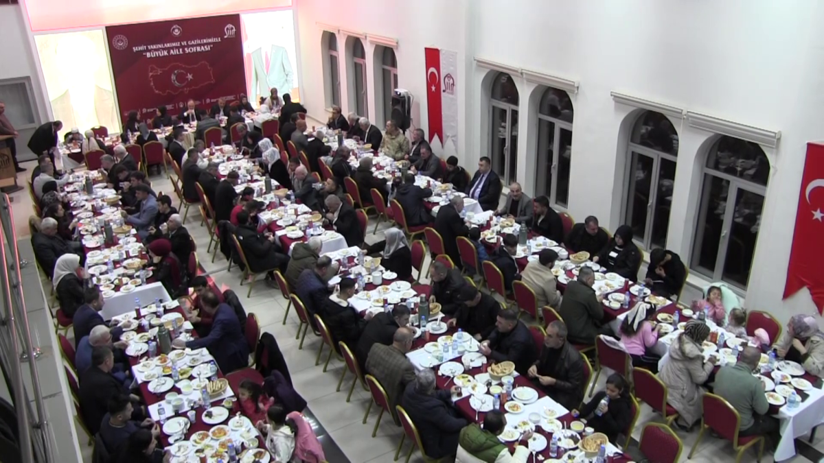 Siirt te tüm  yurtta olduğu gibi  Siirt'te de şehitlerimizin aileleri gazilerimiz katıldığı  iftar programı  düzenlendi